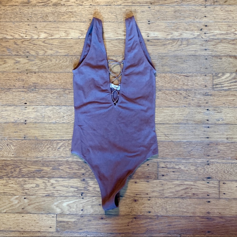 Aritzia Wilfred free lace up deep v tank bodysuit